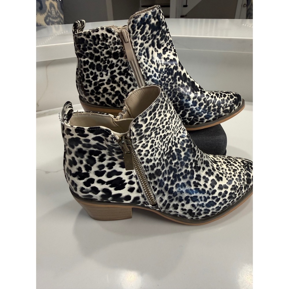 Qupid Womens Cheetah Print Ankle Booties Black White Block Heel Size 6 PO 002169